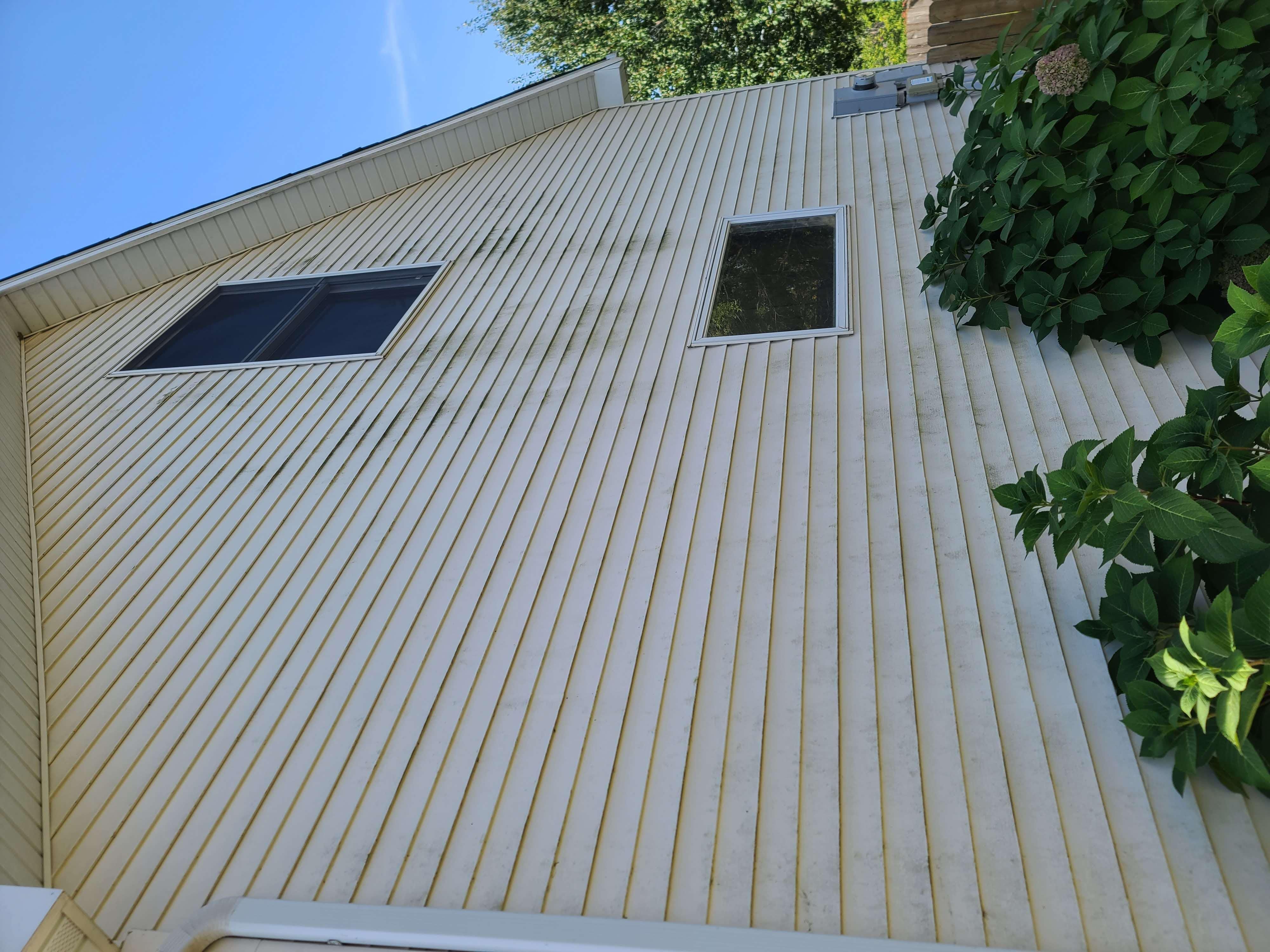 Interior and Exterior Window Cleaning for Paneless Window Cleaning LLC in Iowa City, IA