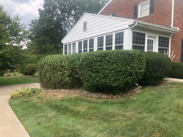 Mowing for Robbie's Lawn Care, LLC in Middletown, OH