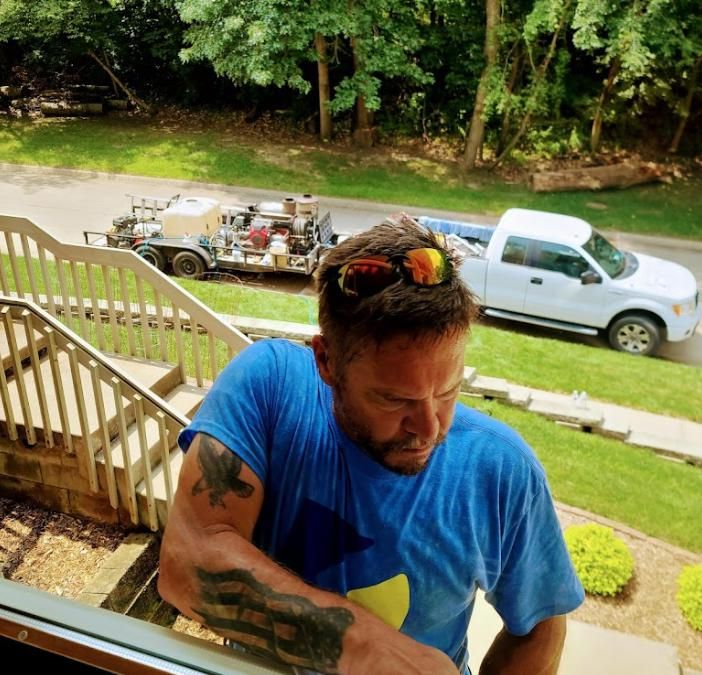 Interior and Exterior Window Cleaning for Paneless Window Cleaning LLC in Iowa City, IA
