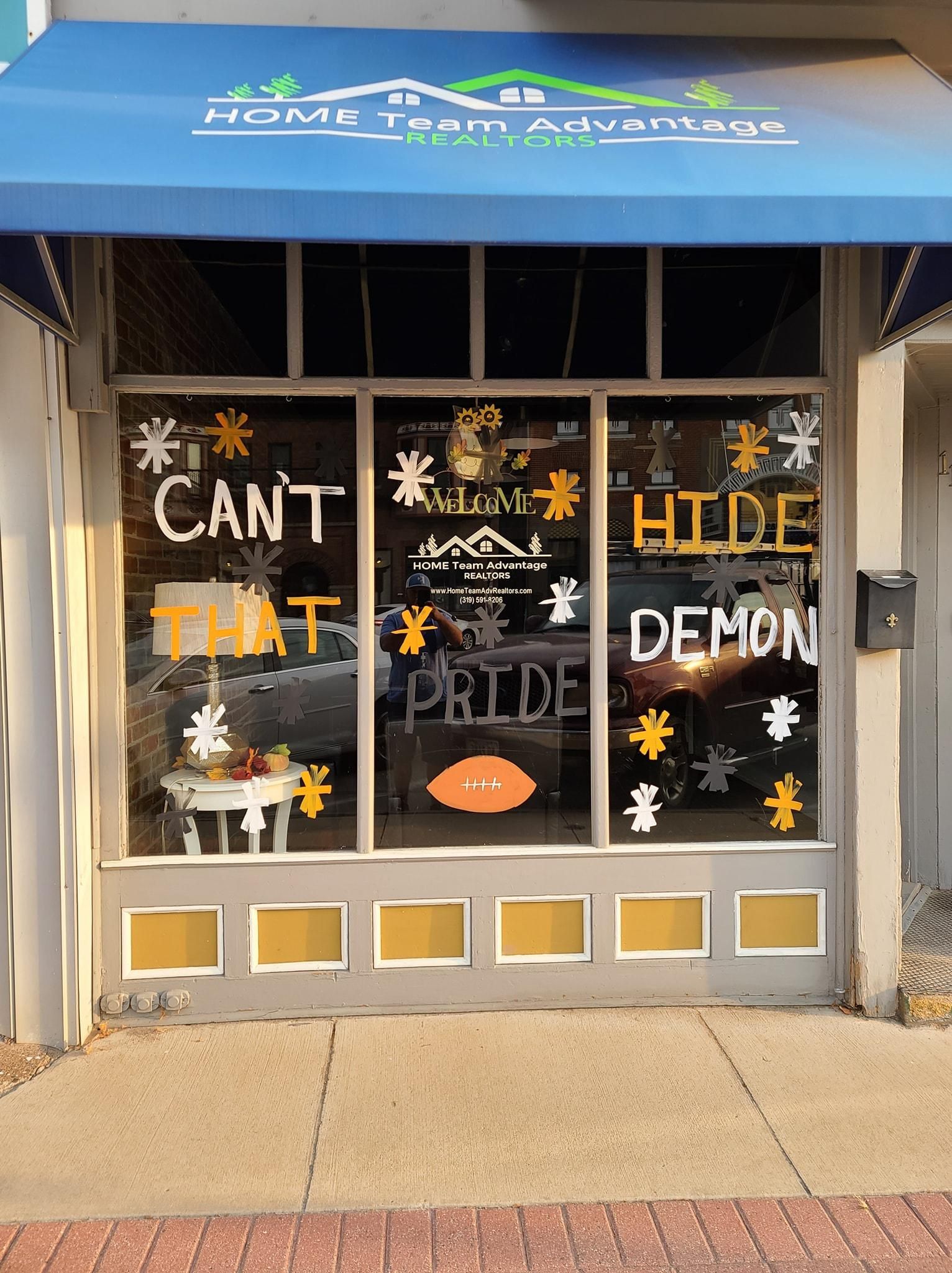 Interior and Exterior Window Cleaning for Paneless Window Cleaning LLC in Iowa City, IA