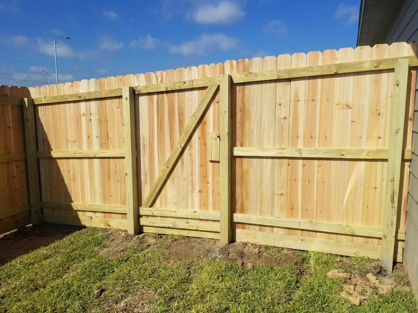 Privacy 3 Rail Fence for Pride Of Texas Fence Company in Brookshire, TX