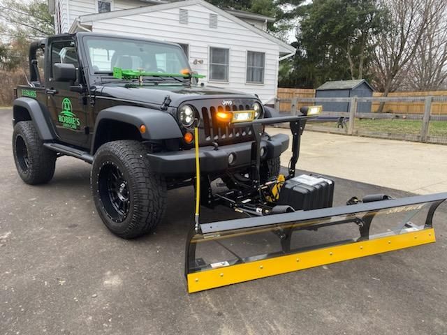 Snow Plowing for Robbie's Lawn Care, LLC in Middletown, OH