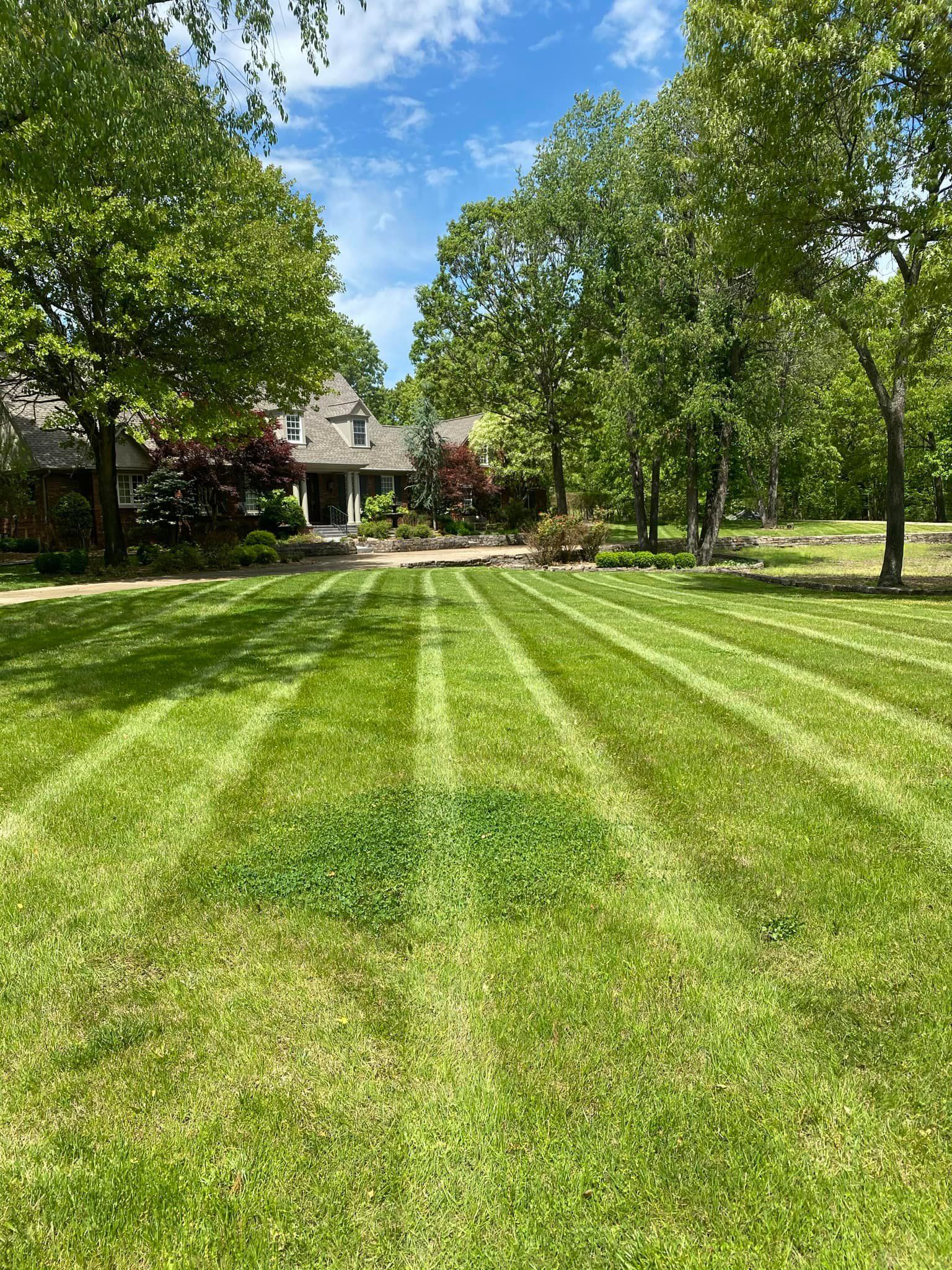 Landscaping for Pureleaf Lawncare LLC in Lowell, AR