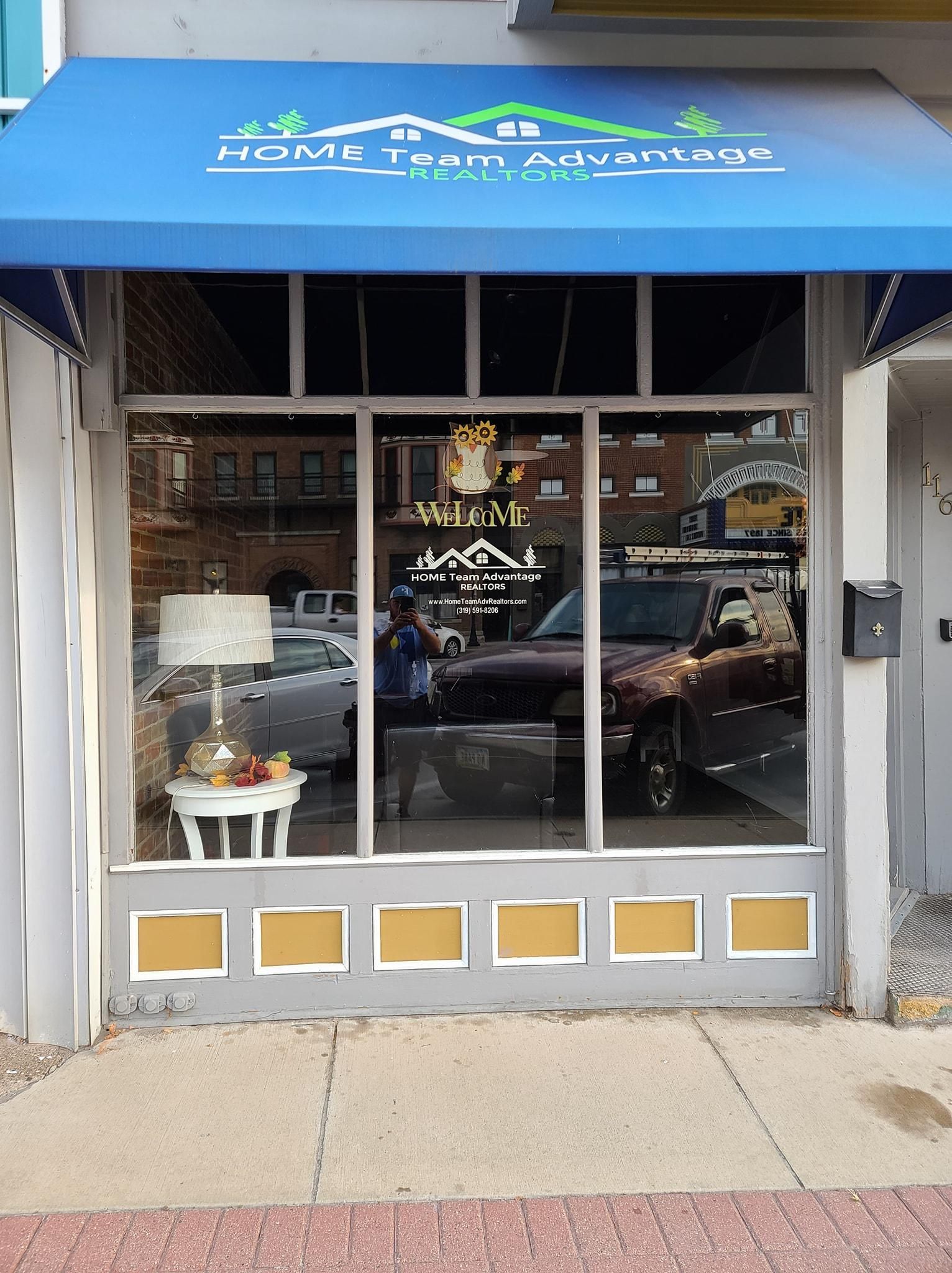 Interior and Exterior Window Cleaning for Paneless Window Cleaning LLC in Iowa City, IA